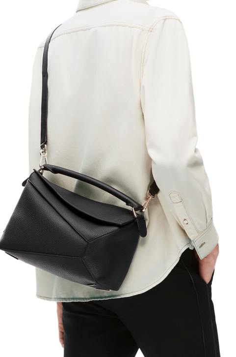 Loewe Puzzle Edge bag in grained calfskin 688V540 Men Black