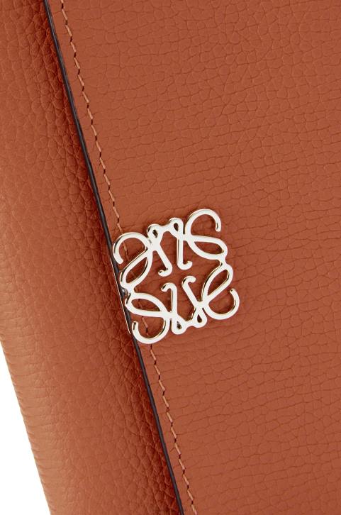 Loewe Anagram small vertical wallet in pebble grain calfskin 688V1231 Women Tan