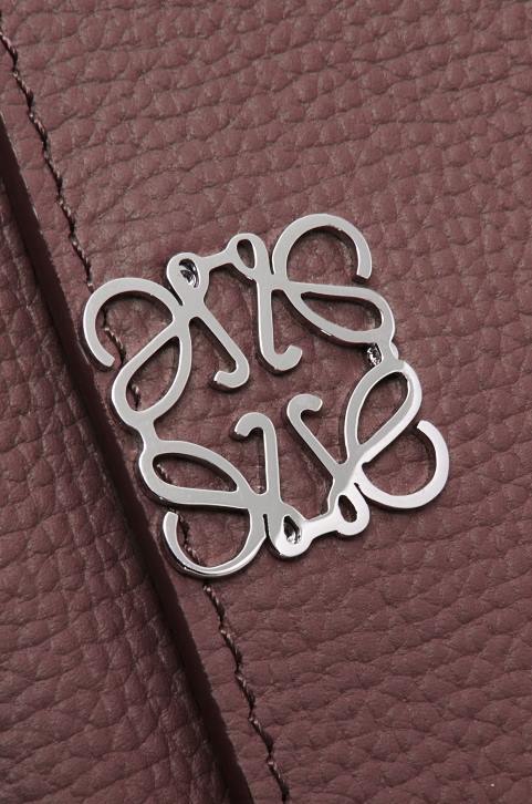 Loewe Anagram small vertical wallet in pebble grain calfskin 688V1297 Women Burgundy