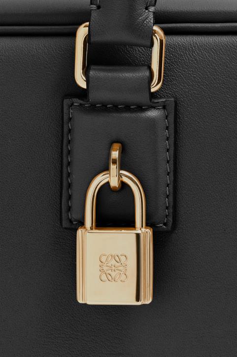 Loewe Amazona 23 bag in nappa calfskin 688V157 Women Black