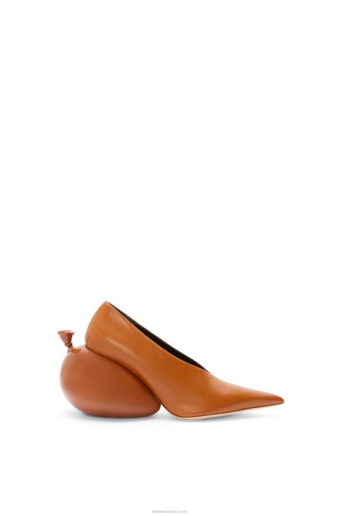 Loewe Balloon pump in calfskin 688V761 Women Tan