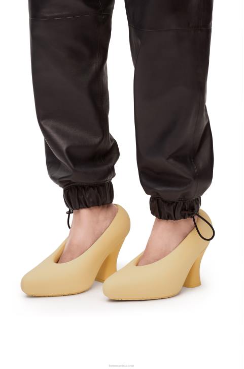 Loewe Comic foam pump in light foam rubber 688V732 Women Oat Milk