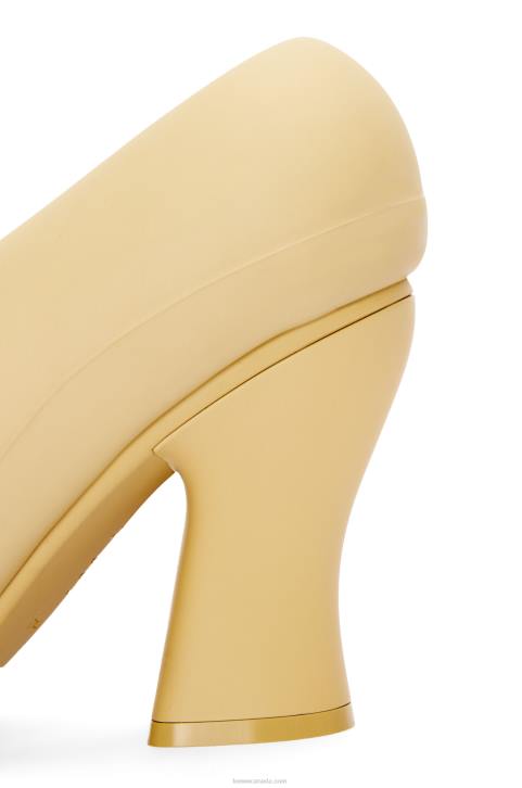 Loewe Comic foam pump in light foam rubber 688V732 Women Oat Milk